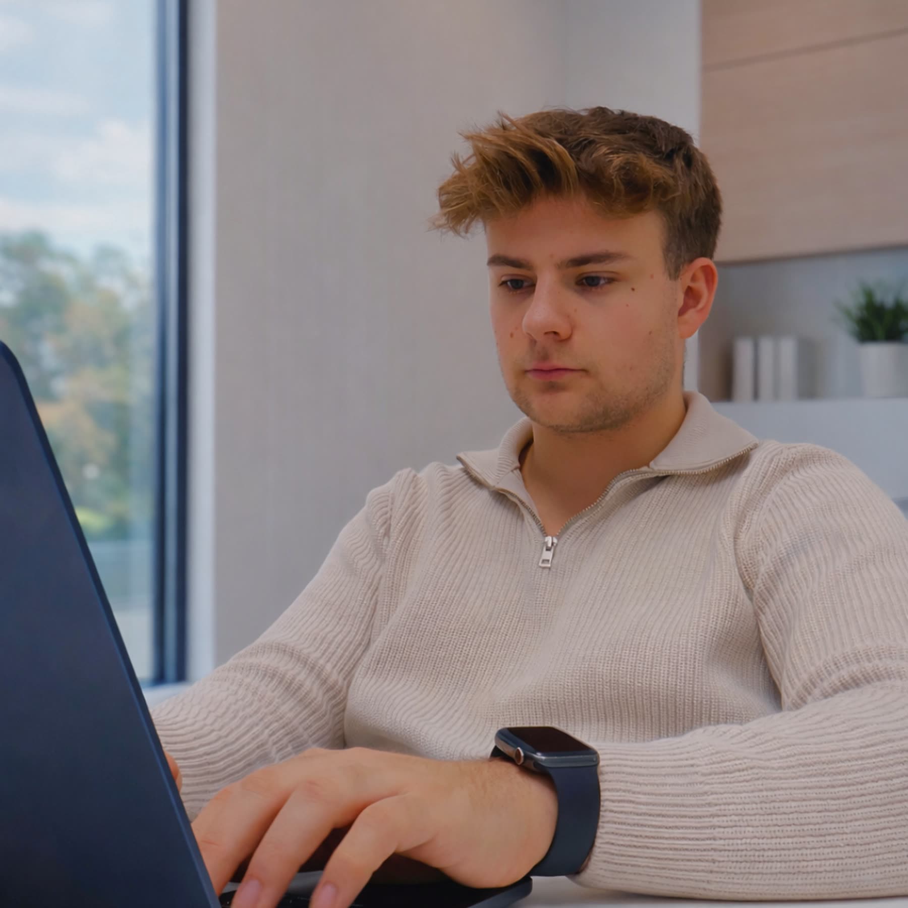 Konzeptarbeit am Laptop